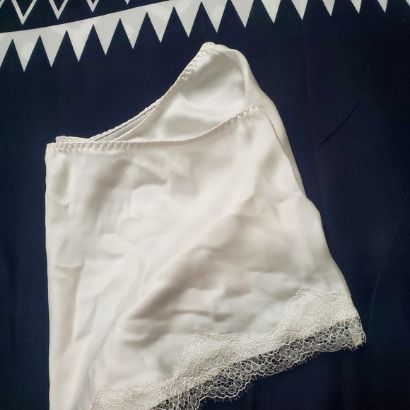 VS White Lace Shorts - Picture 3 of 10